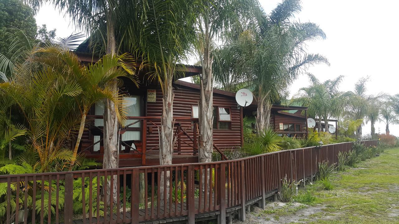Mountain Breeze Log Cabins Stormsrivier Bagian luar foto