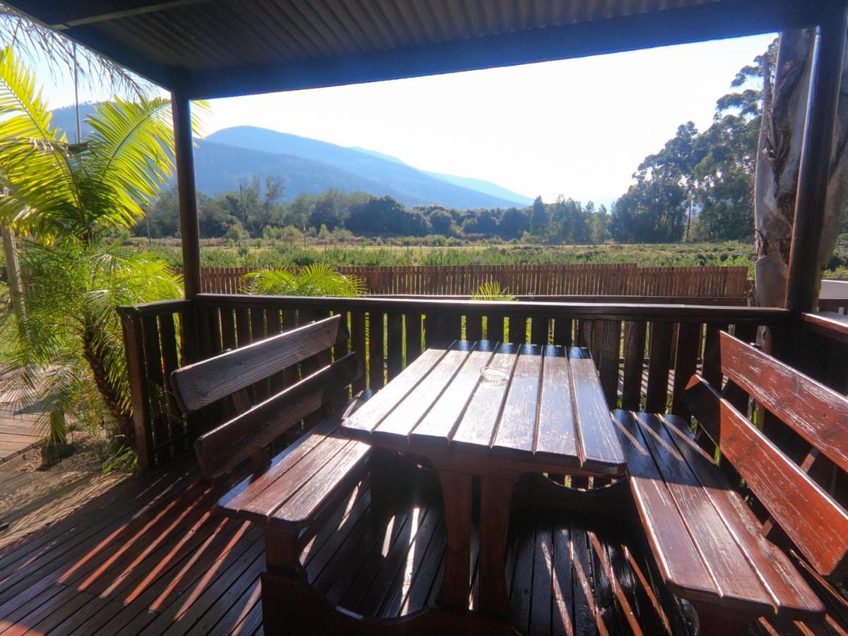 Mountain Breeze Log Cabins Stormsrivier Bagian luar foto